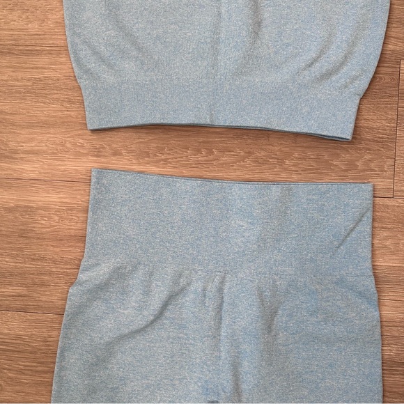Yoga Set Baby Blue Sports Crop Tee and Leggings Fits as size small/medium - Picture 5 of 8